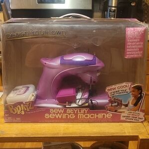 Vintage Bratz Sewing Machiene